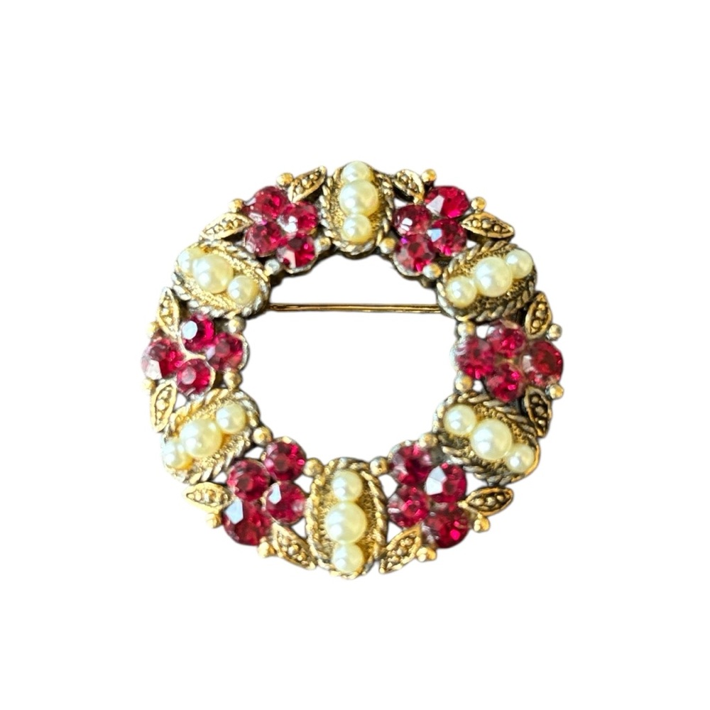 Vintage Red Glass and Faux Pearl Holiday Wreath Brooch on Gold Base Metal